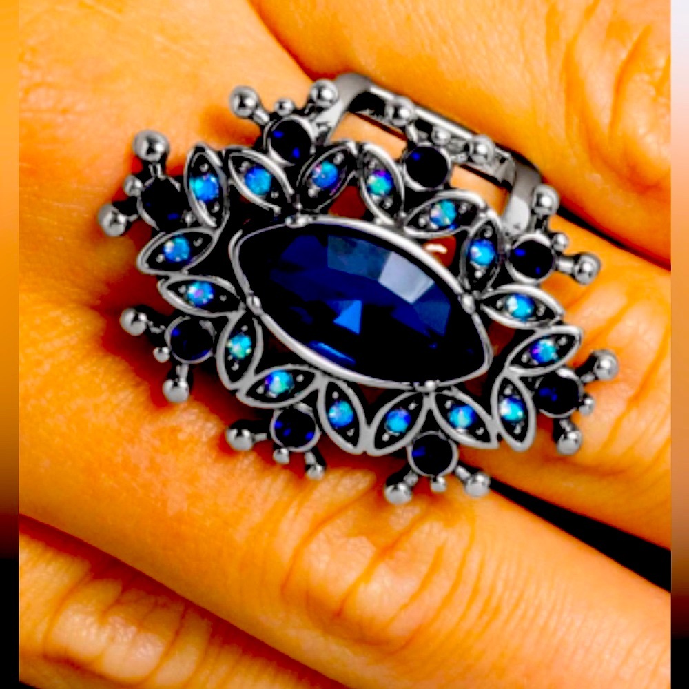 💙💎💙  STUNNING❗️  PAPARAZZI “ELABORATE EFFECT” BLUE RING❗️💙💎💙 - Picture 4 of 5